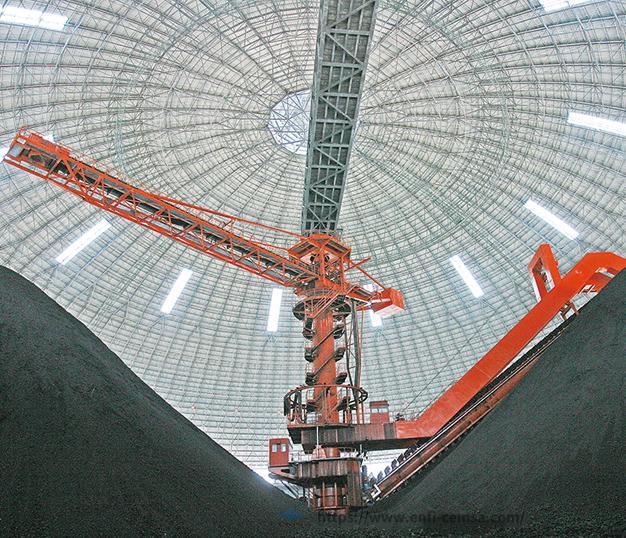 Укладчик-заборщик круглого склада сырья